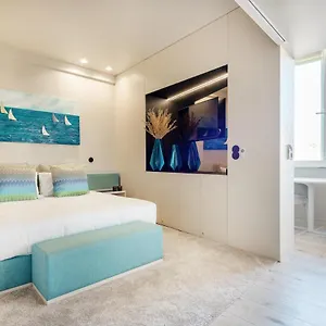luxury-apartment-suite-terrace-historic-center-of-cascais.hotels-lisbon-portugal.com/